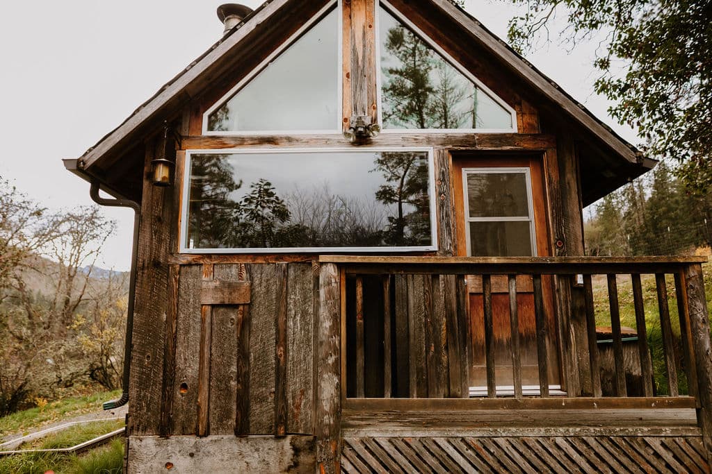 Bird's Nest cabin rental at Yale Creek Ranch in the Applegate Valley of Southern Oregon