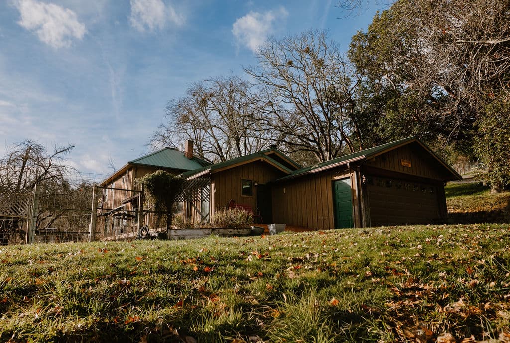 Orchard House cabin rental at Yale Creek Ranch in the Applegate Valley of Southern Oregon